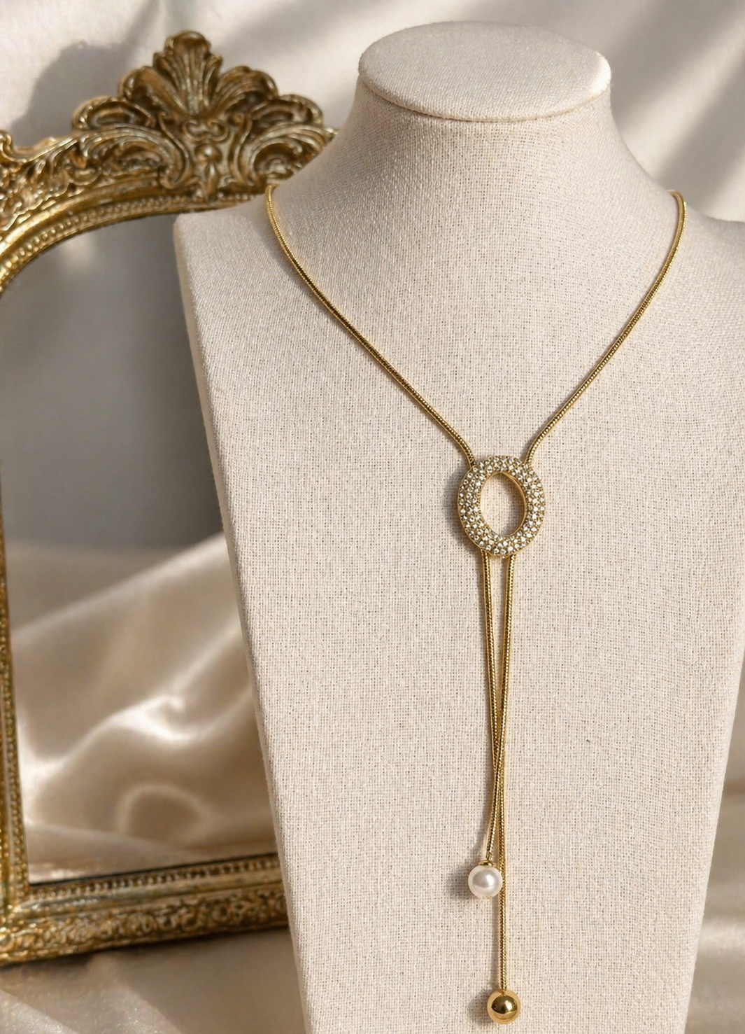 Collier Leona